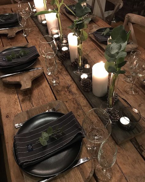 Mens Elegant Birthday Party Ideas, Mens Party Ideas Decoration, Manly Table Setting, Masculine Dinner Table Decor, Manly Birthday Party Decorations For Men, Man Birthday Table Decor, 30th Birthday Dinner Table Decor, 60th Birthday Table Decorations For Men, Men Birthday Table Decor