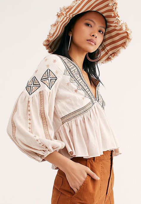 Beautiful boho top | bohemian peasant top | casual-chic | boho-chic ... Artsy Clothes, Neat Clothes, Dramatic Sleeves, Boho Style Outfits, Boho Fashion Bohemian, Bohemian Tops, Free People Top, Free People Clothing, Shirt Dress Style