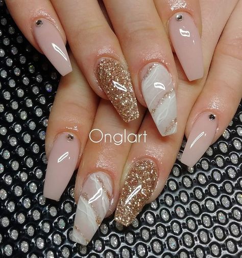 Elegant Nails Ballerina, Mauve Gold Nails, Elegant Ballerina Nails, Nude Nails With Design Square, Textured Nails Design, Unique Nails Design, Cream Wedding Nails, Gold And Cream Nails, Unique Nail Designs Classy