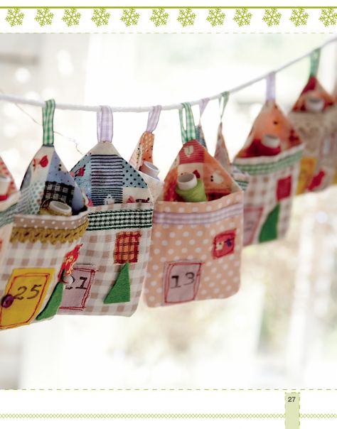 Bunting Advent Calendar, Christmas Sewing Advent Calendar, Advent Calendar Sewing Ideas, Diy Sewn Advent Calendar, Quilted Advent Calendar Ideas Diy, Advent Calendar To Sew, Hand Sewn Advent Calendar, Fabric Advent Calendar Pattern, Sew Advent Calendar Free Pattern