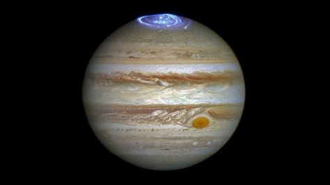 This composite image provided by NASA illustrates auroras on the planet Jupiter produced using a photograph made by the ... Planeta Jupiter, Jupiter Planeta, Great Red Spot, Jupiter Planet, Planet Jupiter, Nasa Hubble, Astronomy Facts, Space Probe, Foto Langka