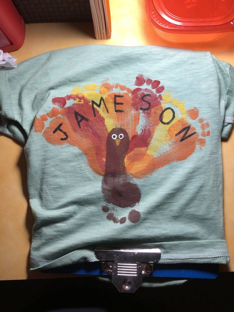 Turkey Shirts For Kids Diy, Thanksgiving Activities For One Year Old, Thanksgiving Keepsake Crafts For Babies, Diy Thanksgiving Shirts For Kids, Infant Thanksgiving Crafts, Thanksgiving Baby Art, Baby Thanksgiving Crafts, Thanksgiving Toddler Crafts, Turkey Footprint