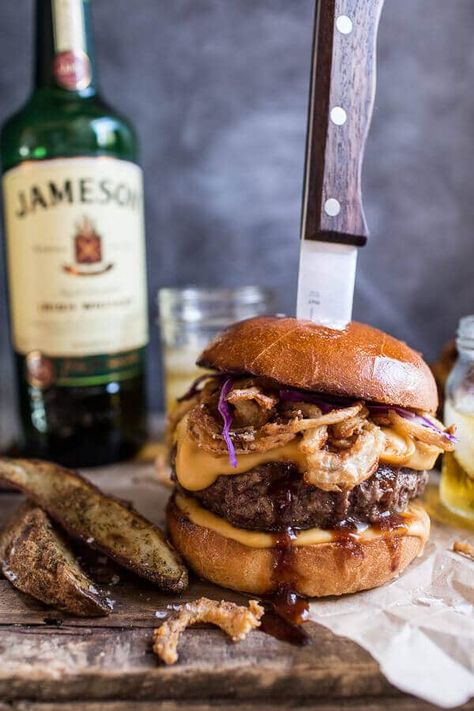 Jameson Whiskey Blue Cheese Burger with Guinness Cheese Sauce Derby Photoshoot, Slider Burger, Blue Cheese Burger, Resep Burger, Burger Cheese, Blue Cheese Burgers, Jameson Whiskey, Savoury Snacks, Cheese Burger