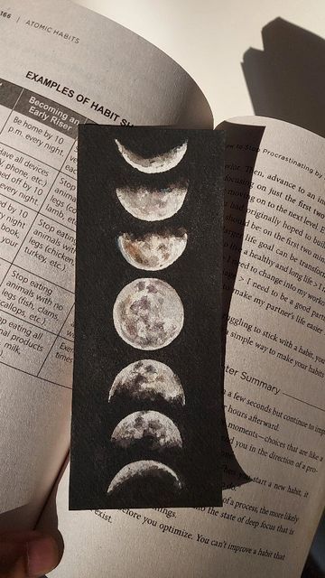 Corner Bookmark Ideas, Diy Corner Bookmarks, Bookmarks Crochet, Bookmark Crochet Tutorial, Moon Bookmark, Bookmark Easy, Diy Valentine Gifts For Boyfriend, Bookmarks Diy, Bookmark Crochet