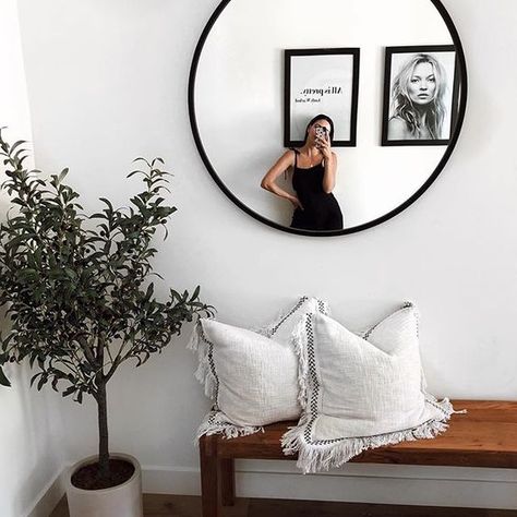 Hall Ways Decor, Master Entryway, Modern Boho Entryway, Aesthetic Entryway, Boho Entryway, Entryway Decor Small, Large Round Mirror, Minimal Boho, Circle Mirror