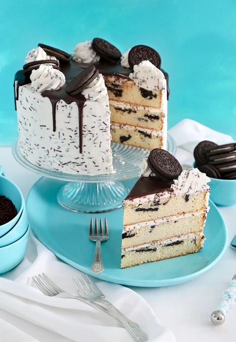 Chocolate Oreo Cake, Cookies And Cream Cheesecake, Oreo Flavors, Sour Cream Cake, Cake Layers, Dinner Night, Warm Cake, Oreo Cake, Sweets Cake