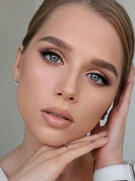 Makeup For Very Pale Skin, Natural Glam Bridal Makeup Green Eyes, Wedding Makeup Cat Eye, Bridal Makeup For Green Eyes, Wedding Makeup For Blue Eyes, Wedding Makeup Blue, Fall Wedding Makeup, Fair Skin Makeup, Sultry Makeup