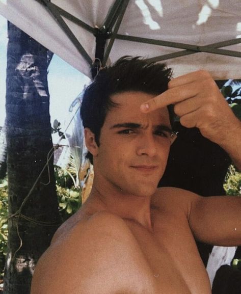 Jacob Elordi, Twitter