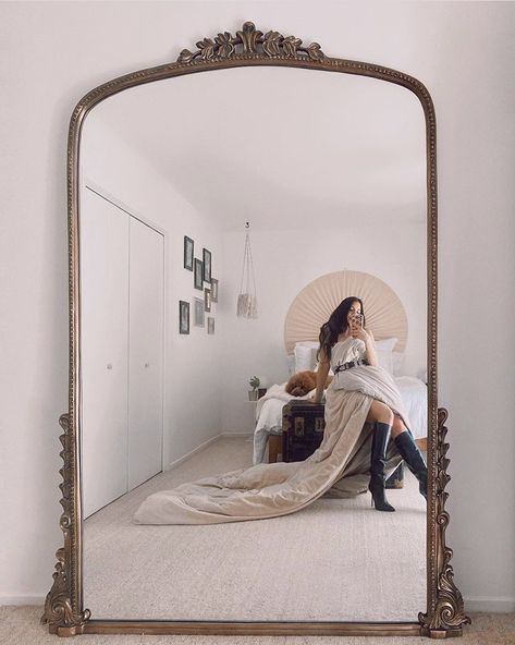 Overmantle Mirrors, Mirror Room Decor, Makeup Decoration, Standing Mirrors, Big Decorations, Entrance Console, Mirror Photography, Design Mirror, Mirror Room