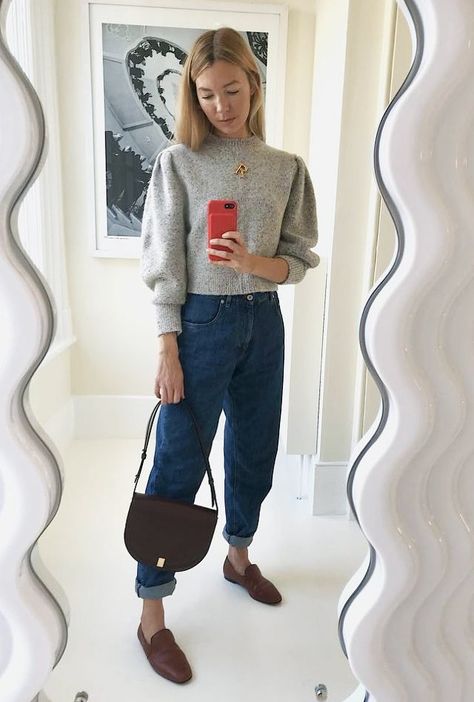 cropped-jumper outfit ideas: how to wear a cropped sweater Spring Jumper Outfit, How To Wear Cropped Sweaters, Cropped Jumper Outfit, Sweater With Dress, Sweater Fall Outfits, Cropped Sweater Outfit, Spring Jumper, Sweater And Jeans Outfit, Cropped Outfits