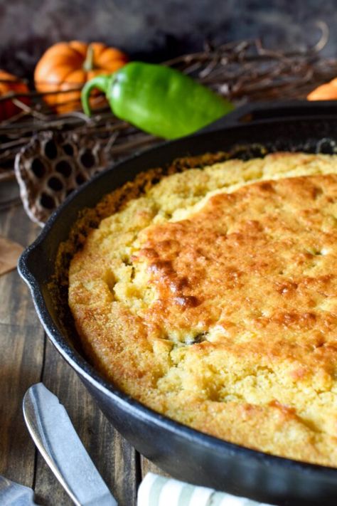 Flavored Cornbread, Cast Iron Skillet Cornbread, Heart Bread, Buttery Cornbread, Best Cornbread Recipe, Jalapeno Cheddar Cornbread, Cornbread Recipes, Cheddar Cornbread, Hatch Chili