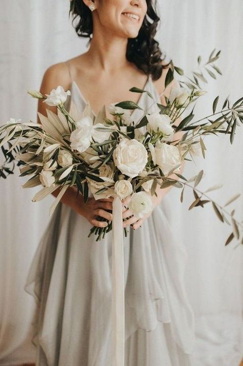 Olive Branch Bouquet Wedding, Olive Branch Bouquet, Olive Bouquet, Dekor Akad, Seasonal Weddings, Fall Destination Wedding, Modern Winter Wedding, Boho Bouquets, Olive Branch Wedding