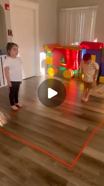 Mrs.YeLena on Instagram: "Her reaction at the end 🤣 

Simple game idea to play indoor or outdoor. Keeps kids very entertained ❤️

#kidsgames #parenting" Games To Play Inside With Kids, Kids Indoor Games Simple, Simple Games For Kids Indoor, Kids Games For Inside, Kid Games Indoor, Easy Games For Kids, Games For Preschoolers, Games To Play With Kids, Diy Kids Games