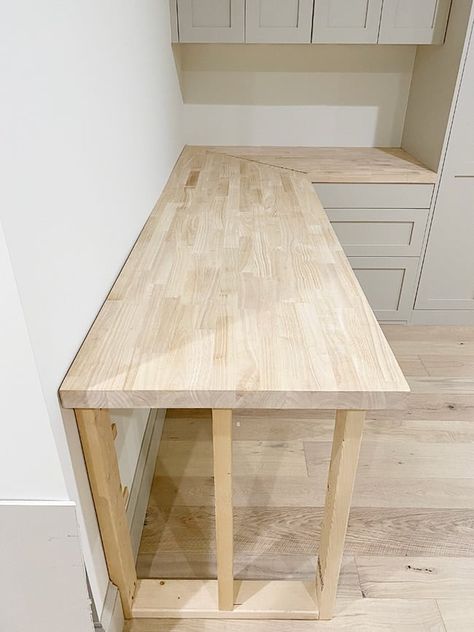 How to: Whitewash butcher block desk - Jenna Sue Design Butcher Block Desk Office, Whitewash Butcher Block, Diy Built In Desk, Butcher Block Countertops Kitchen, Butcher Block Desk, Diy Corner Desk, How To Whitewash, Diy Butcher Block, Window Bench Seat