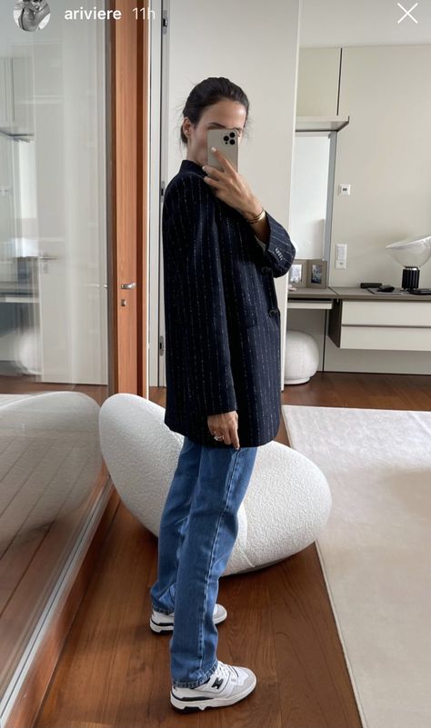 550 Outfit, Fall Outfit Inspo Aesthetic, Aesthetic Blazer, Blazer And Jeans Outfit, Minimalist Winter Outfit, Blazer And Jeans, Outfit Inspo Aesthetic, Trainers Outfit, New Balance Outfit