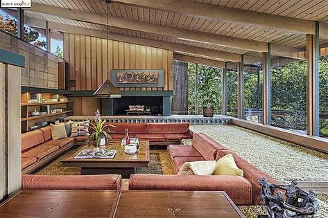 Sunken Conversation Pit, 70s Architecture, Conversation Pit, 70s House, Vintage Homes, Mid Century Modern Interior Design, Modern Real Estate, Sunken Living Room, Retro Interior Design