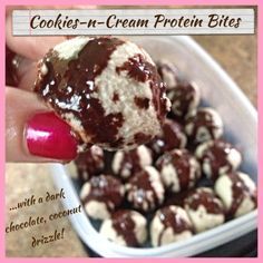 Cookies-n-Cream Bites 1⃣Mix in small bowl: 1c cookies-n-cream protein powder 1/2c greek yogurt 1/4c almond milk 1t stevia 2⃣Stir in 1/4c carob chips (or dark chocolate chips) and roll into tiny bite sized balls Herbalife Cookies And Cream, Quest Protein Recipes, Cookies And Cream Protein, Protein Powder Cookies, Dark Chocolate Coconut, Eating Challenge, High Protein Desserts, Carob Chips, Protein Powder Recipes