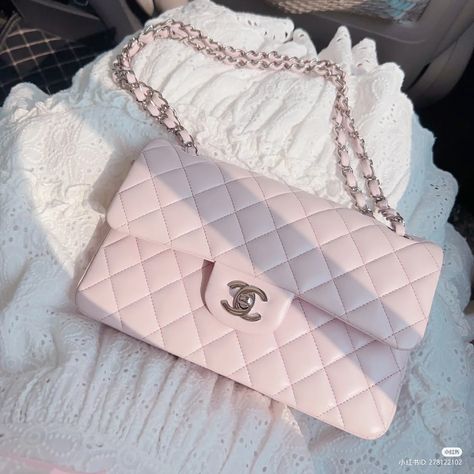 Perfume Pink Aesthetic, Pink Chanel Bag, Chanel Bag Outfit, Trending Bags, Makeup And Perfume, Pink Skincare, My Style Bags, Trendy Purses, Luxury Bags Collection