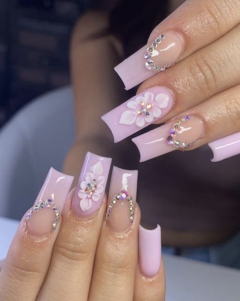 Short Purple Acrylic Nails With Rhinestones, Lavender Nails With Diamonds, Rose Gold Quince Nails Short, Light Pink Nails Quince, Purple Acrylic Nails Designs Ideas, Lavender Quince Nails Short, Purple Quinceanera Nails Short, Purple Quince Nails Short, Nail Inspo Light Purple