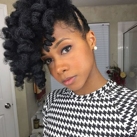 45 Gorgeous Natural Hairstyles for When You Want to Look Glam Natural Hair Pineapple, Hair Pineapple, Black Updo, Braiding Hairstyle, Pineapple Hairstyle, Updo Ponytail, Natural Updo, Hair Pony, Thick Natural Hair