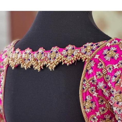 APR Vastrakala on Instagram: "Exclusive blouse designs @apr_vastrakala_official #elegantdesigns" Apr Vastrakala, Exclusive Blouse Designs, Bridal Blouses, Tracker Ideas, Red Bridal Dress, Aari Blouse, Bullet Journal Mood Tracker Ideas, Blouse Design Images, Wedding Blouse Designs