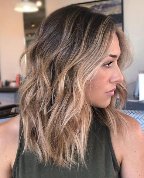 Medium Shag with Layers and Waves Medium Length Layered Haircuts, Hair Adviser, Balayage Blonde, Medium Length Hair With Layers, Short Hair Balayage, Haircuts For Medium Hair, Penteado Cabelo Curto, Medium Hair Cuts, Haircut Ideas