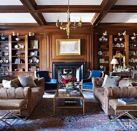 Designer Spotlight: Suzanne Kasler – Everyday Living Paneling Walls, Paneled Library, Classic Library, Suzanne Kasler, Chesterfield Sofas, Southern Design, Dream Office, Modern Sofas, Home Libraries