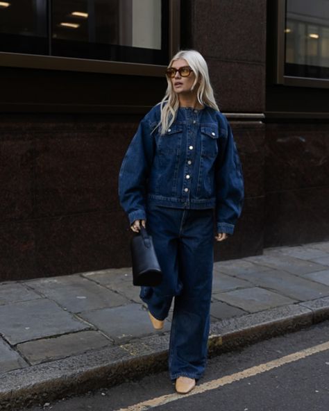 10 Of The Hottest Products On Instagram Right Now Winter Denim Outfits, Double Denim Outfit, Collarless Denim Jacket, Looks Jeans, Denim On Denim, All Jeans, Double Denim, Oversized Denim Jacket, Denim Trends