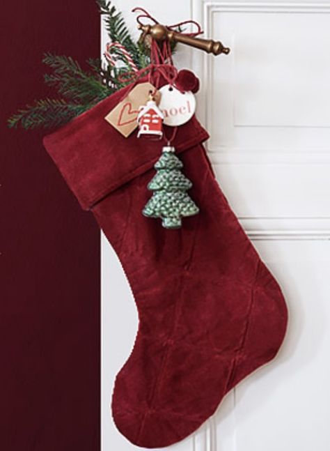 Christmas Stocking Decorating Ideas, Stockings Diy, Decorated Stockings, Christmas Stockings Diy, Velvet Christmas, Xmas Deco, Cyberpunk Aesthetic, Navidad Diy, Holiday Stockings