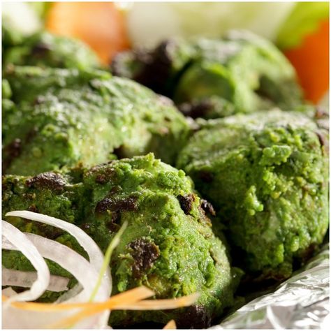 Mint Tandoori Chicken (tandoori oven cooking method)  #indian #chickenrecipes #mint Mint Chicken, Hariyali Chicken, Chicken Tikka Recipe, Veg Appetizers, Chicken Starter Recipes, Gluten Free Chilli, Chicken Kebab Recipe, Chicken Kebab, Tikka Recipe