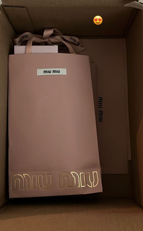 Miu Miu Packaging, Gucci Pochette, Luxury Brand Packaging, Victory Secret, Luxury Packaging Design, Christmas December, Vision Board Inspiration, Luxury Lifestyle Dreams, Luxury Packaging