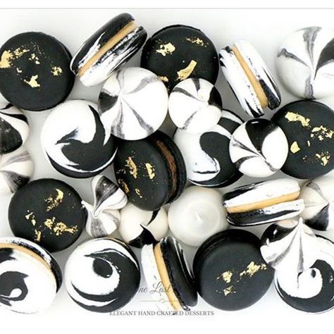 Black And White Macarons, Green Crockery, Custom Macarons, Moms 60th, Cookie Table, Digital Inspiration, I Do Bbq, Elegant Birthday Cakes, Iphone Instagram