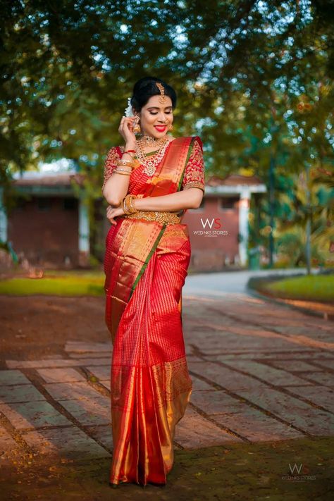 Red Pattu Saree With Green Blouse, Red Pattu Saree Brides, Red Pattu Saree, Red Kanchipuram Saree, Poster Poses, Bridal Reception Saree, Pattu Sarees Wedding, Saree Bride, Reception Sarees