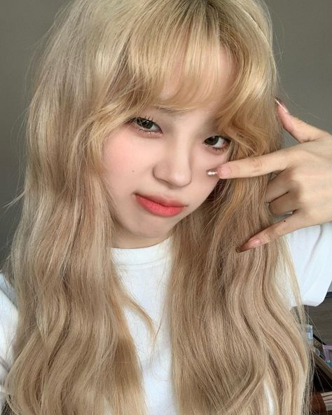 Blonde Ulzzang, Blonde Hair Japanese, Blonde Hair Korean, Ulzzang Hair, Blonde Asian, Blonde Bangs, Blonde Hair Girl, Honey Blonde Hair, Cool Blonde