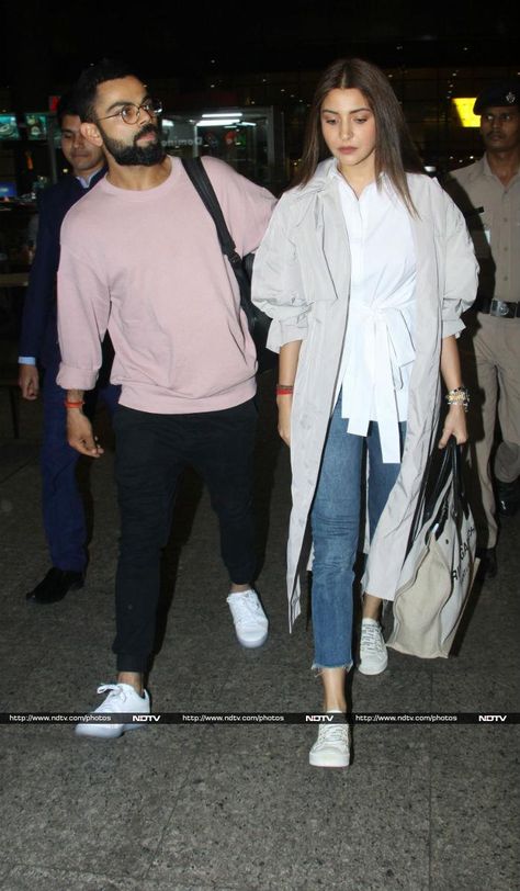 Anushka Virat, Travelling Outfits, Anushka Sharma Virat Kohli, Anushka Sharma And Virat, Virat And Anushka, Airport Outfits, Bollywood Outfits, Casual Outfit Inspiration, Trendy Dress Outfits