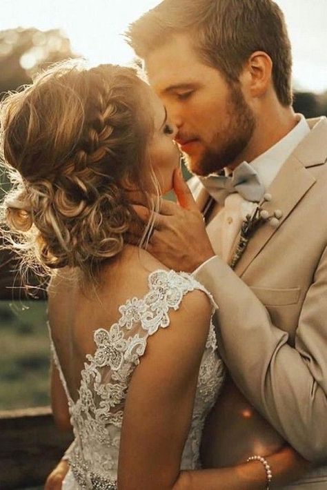 Romantic wedding photo ideas with your groom - wedding photo poses, wedding photo shoot Bride Groom Photos, Bride And Groom Photo, Wedding Picture Poses, Romantic Wedding Photos, Wedding Kiss, Wedding Scene, Groom Photo, Wedding Photos Poses, Wedding Photography Poses