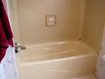 Mobile Home Bathtubs, Mobile Home Updates, New Home Ideas Decorating, Bathtub Replacement, Trailer Upgrades, New Bathtub, Diy Mobile Home Remodel, Mobile Home Bathrooms, Rental Makeover