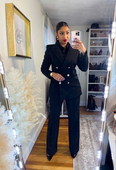 A black suit with red lipstick and gold jewelry gives red carpet vibes. Feel powerful, bold and glamorous at the office with this work look Feel Powerful, Red Carpet Style, Work Wear Outfits, Outfit Inspired, Black Suit, Red Lipstick, Work Looks, Red Carpet Looks, Black Suits