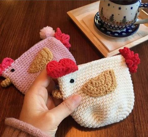 cute crochet ideas Crochet Chicken Purse Pattern, Chicken Bag Crochet, Crochet Chicken Purse Free Pattern, Crochet Animal Pouch, Crochet Chicken Purse, Easy Crochet Chicken Free Pattern, Crochet Chicken Bag, Crochet Animal Bag, Knit Pattern Free