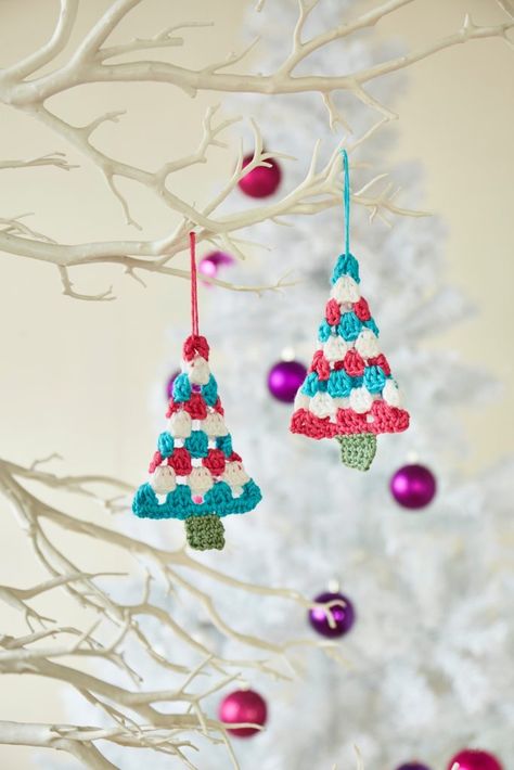 Free Christmas crochet pattern: Granny Stripe Decorations Crochet Christmas Decorations Free, Crochet Christmas Trees Free, Granny Christmas, Crochet Christmas Trees Pattern, Granny Stripe, Christmas Crochet Patterns Free, Crocheted Christmas, Crochet Tree, Crochet Xmas