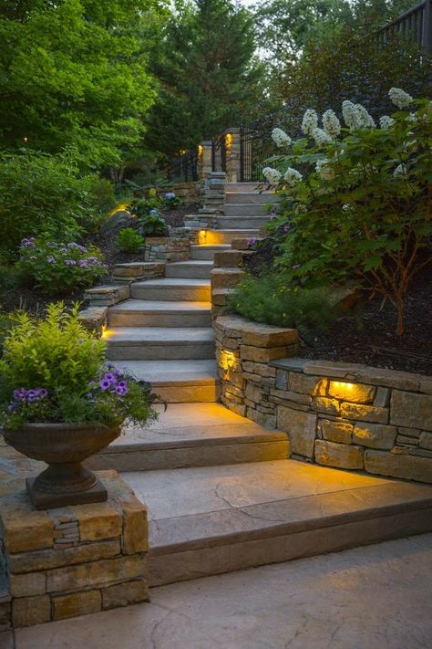 Sloped Backyard, Garden Stairs, Home Landscaping, Yard Design, House Landscape, Backyard Patio Designs, Dream House Exterior, Front Garden, Backyard Design