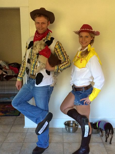 Woody, Jessie and Bullseye costumes. Toy Story costumes Dymanic Duos, Woody And Jessie Costumes, Jessie And Bullseye, Easy Disney Costumes, Jessie Toy Story Costume, Jessie Costume, Toy Story Costume, Steampunk Kids, Top Hat Costume