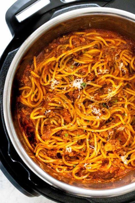 Instant Pot Spaghetti with Meat Sauce - Jessica Gavin Easy Instant Pot Spaghetti, Spaghetti And Meat Sauce, Instant Pot Spaghetti Recipe, Spaghetti With Meat Sauce, Spaghetti With Meat, Instant Pot Spaghetti, Beef And Pork, Sausage Spaghetti, How To Make Spaghetti