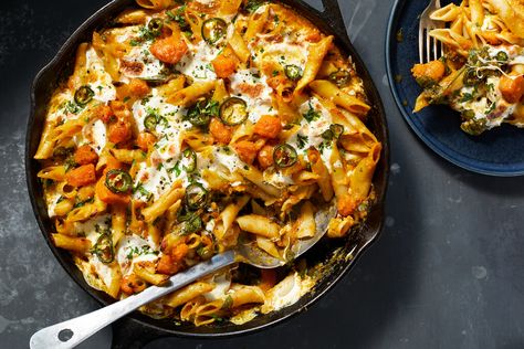 NYT Cooking: Here’s a vegetable-filled pasta bake that comes together in under an hour. The most time-consuming part of this recipe is prepping the squash. You can buy precut squash, or cut it yourself: Trim the ends so that it can stand up flat. Use a sturdy vegetable peeler to remove the skin. Cut off the bulbous part from the neck. Scoop the seeds out of the bulbous part. Half the squash lengthwise, then cu Spicy Butternut Squash, Fall Pasta, Butternut Squash Pasta, Spinach Recipe, Squash Pasta, Filled Pasta, Broccoli Rabe, Spinach Pasta, Nyt Cooking