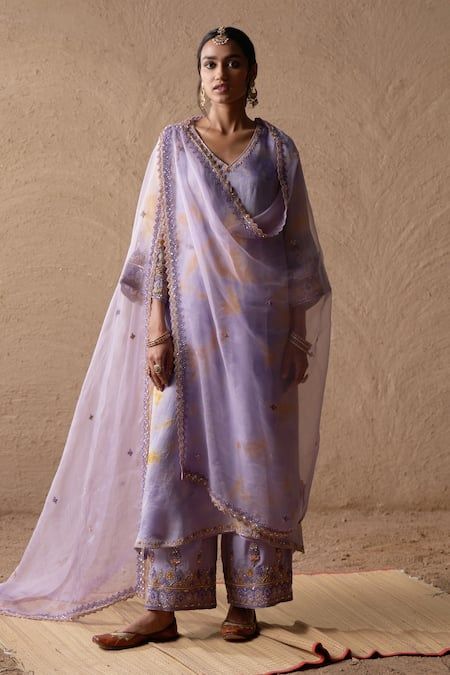 Tie Dye Kurta, Tie Outfit, Unique Bridesmaid Dresses, Pakistani Formal Dresses, Indian Outfits Lehenga, Kurta Pant Set, Unique Bridesmaid, Embroidery Suits Design, Boutique Dress Designs