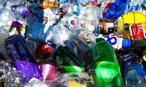 These 19 Companies Are Ditching Plastic Packaging – Food Tank Recycling Business, Recycling Facts, Air Mineral, Landfill Waste, Botol Air, Recycling Process, Pot Pourri, Plastic Pollution, Polyethylene Terephthalate