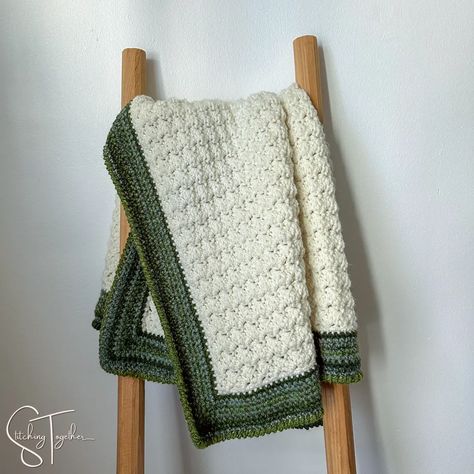 You'll love this gorgeous sedge stitch baby blanket pattern that makes a baby afghan with the perfect amount of coziness and texture. Great for beginners and experienced crocheters alike, this easy pattern will help you crochet a soft and beautiful blanket for any little one. Head to the free crochet pattern now. Sedge Stitch Crochet, Crochet Baby Blanket Boy, Sedge Stitch, Baby Afghan Patterns, Blanket Crochet Pattern, Baby Afghan, All Free Crochet, Crochet Simple, Boy Blankets