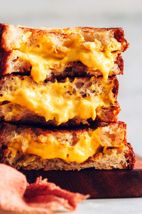 Vegan Grilled Cheese, Vegan Sandwich Recipes, Vegan Cheddar Cheese, Vegan Grilling, Vegan Cheddar, Roasted Butternut Squash Soup, Minimalist Baker, Veggie Sandwich, Vegan Bread