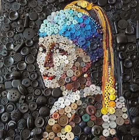 Girl with A Pearl Earring Buttons Found Object Sculpture Art Projects, Art With Plastic Bottles, Ap Art Projects, Art Projects 3d, Painting On Canvas Easy, 3 Canvas Painting, Canvas Art For Beginners, Recycled Material Art, Found Object Sculpture