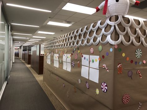 Christmas Office Cubical Decorations, Christmas Cubicle Decorations Ideas, Gingerbread Office Cubicle, Decorate Cubicle At Work For Christmas, Holiday Cubicle Decorations, Christmas Cubicle Decor, Cubicle Christmas Decor, Cubicle Decor Office Christmas, Office Desk Christmas Decor For Work